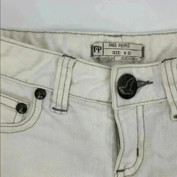 Free People Boho White Raw Hem Shorts Size 25 - Picture 7 of 7